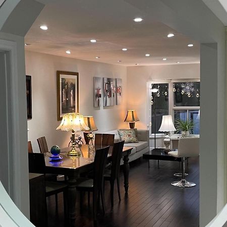 77 Nice And Warm Series Rooms โตรอนโต ภายนอก รูปภาพ