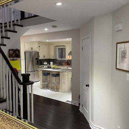 77 Nice And Warm Series Rooms โตรอนโต ภายนอก รูปภาพ
