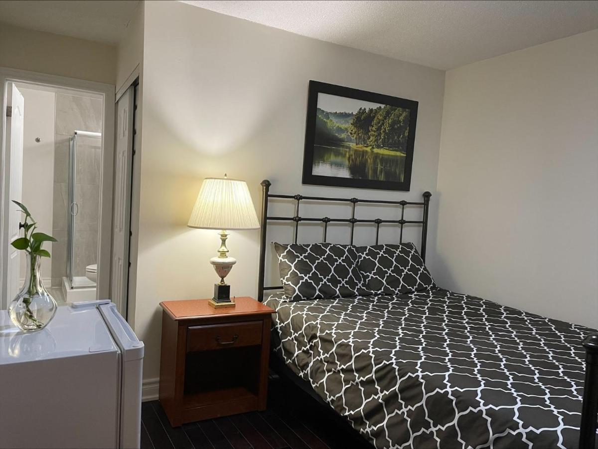 77 Nice And Warm Series Rooms โตรอนโต ภายนอก รูปภาพ