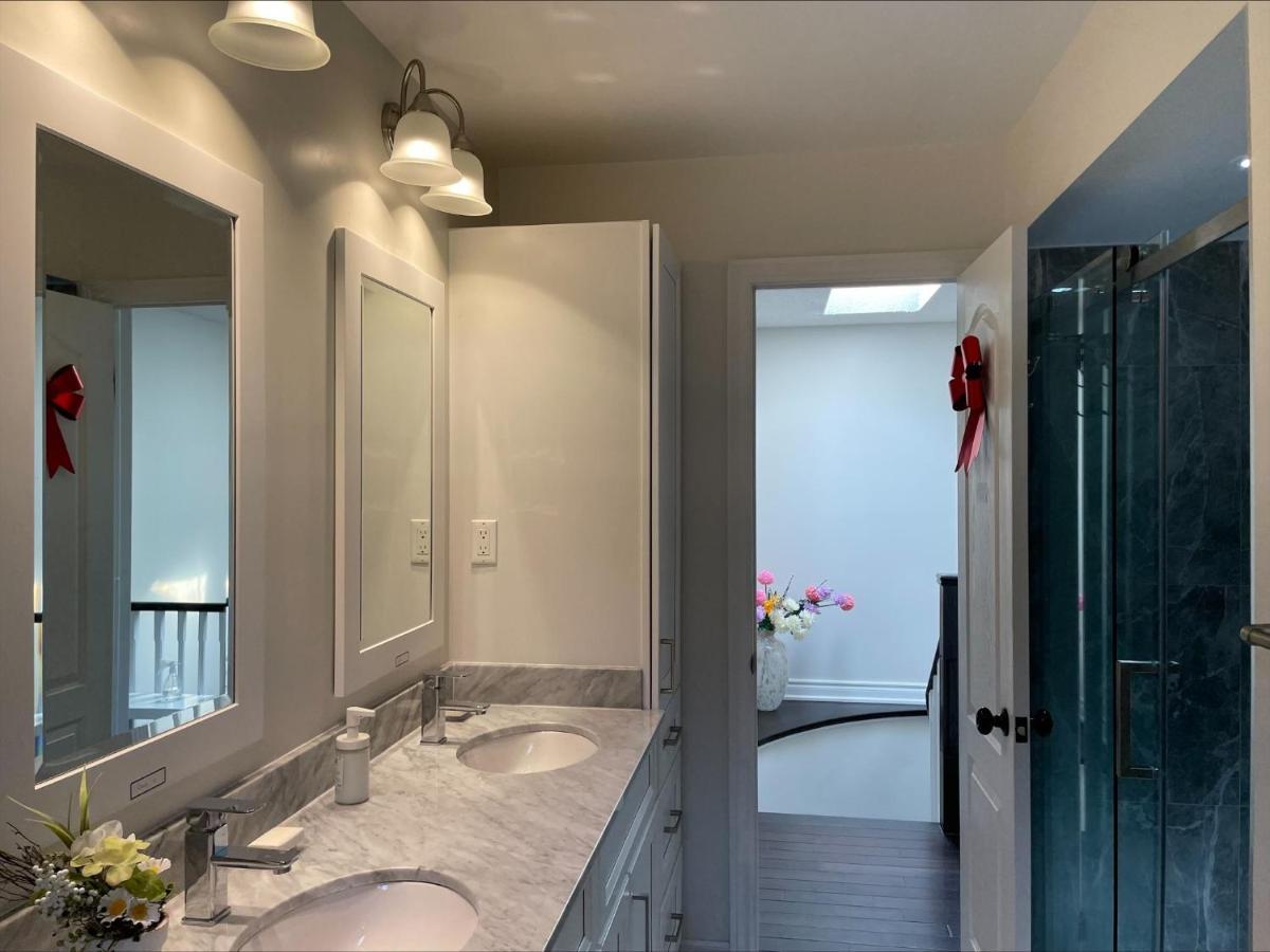 77 Nice And Warm Series Rooms โตรอนโต ภายนอก รูปภาพ