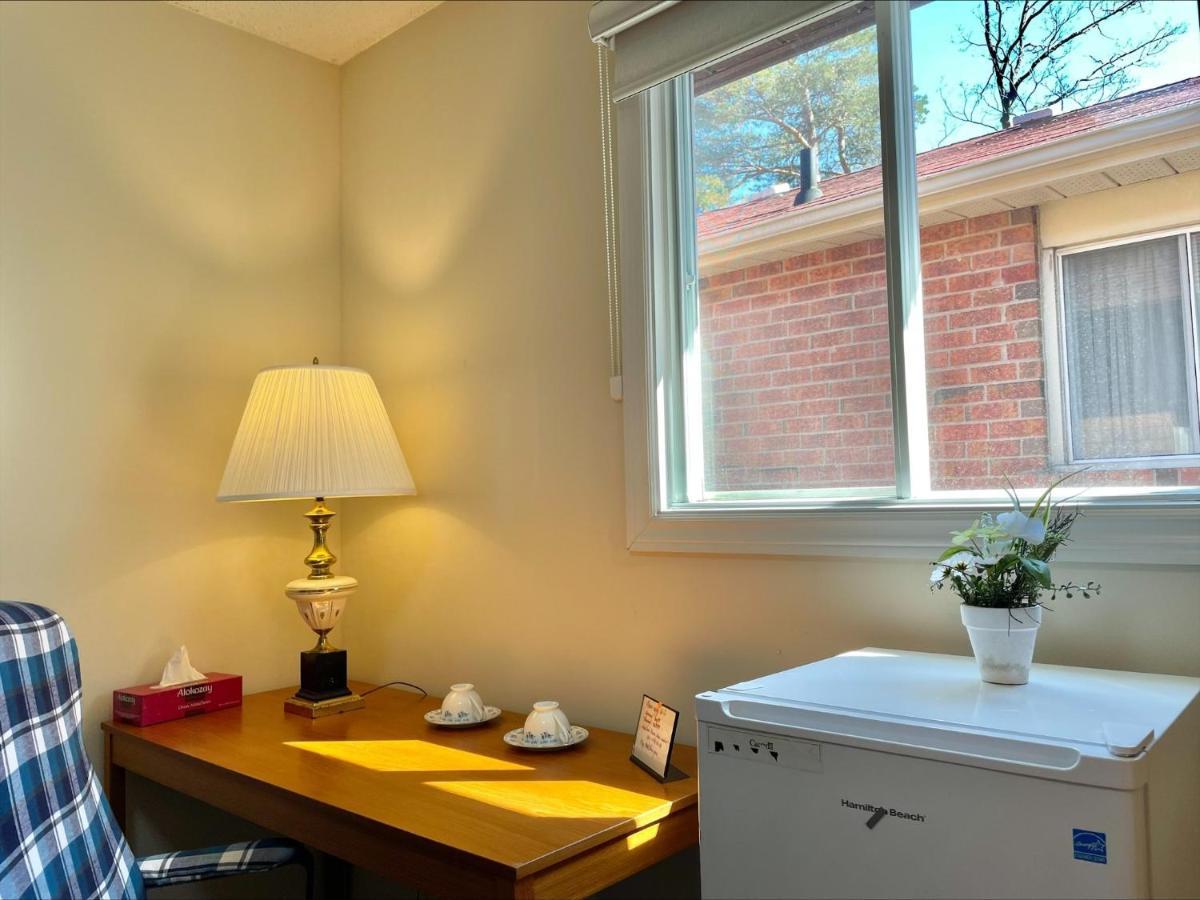 77 Nice And Warm Series Rooms โตรอนโต ภายนอก รูปภาพ