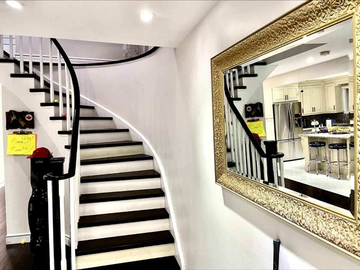 77 Nice And Warm Series Rooms โตรอนโต ภายนอก รูปภาพ