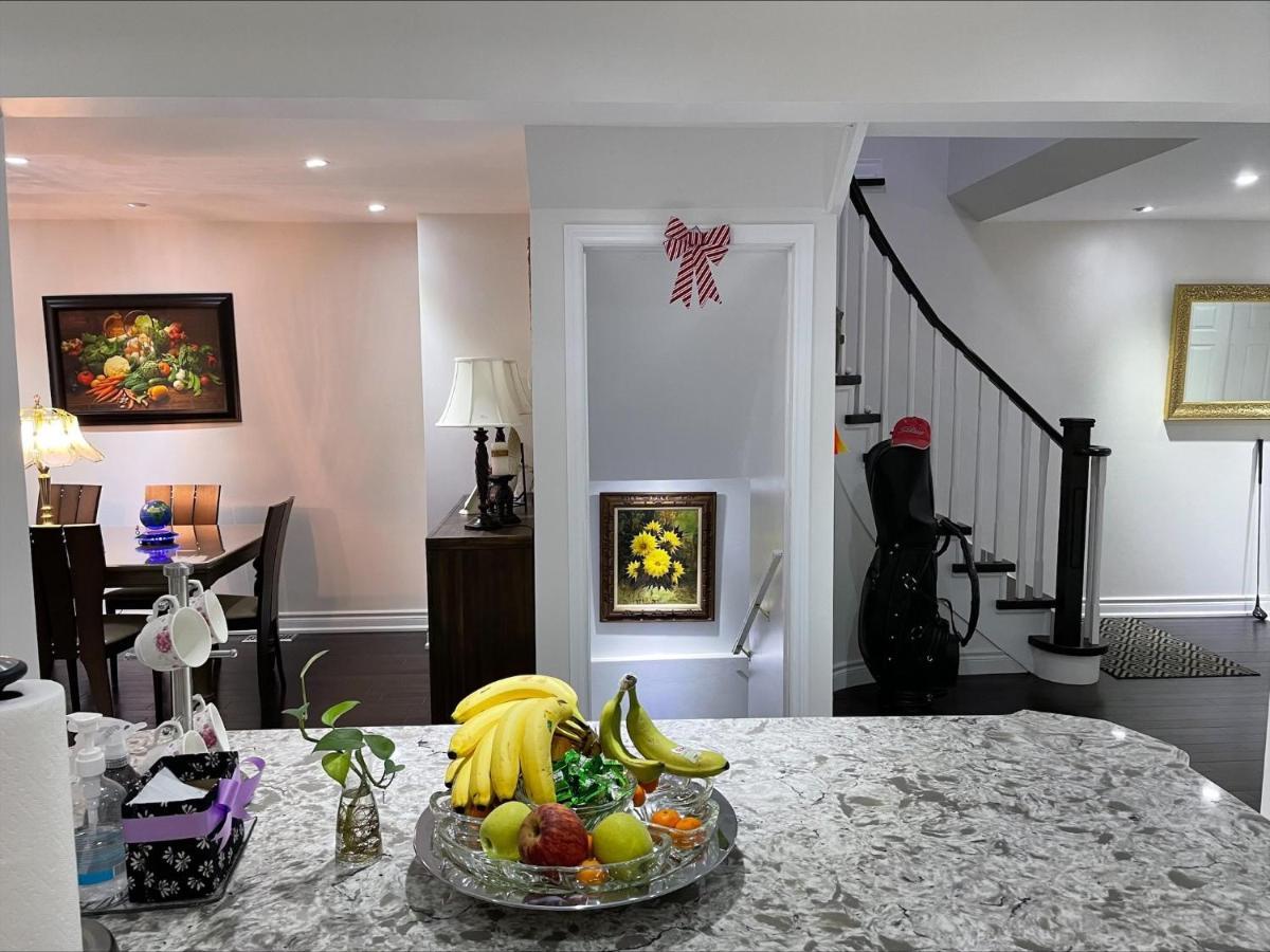 77 Nice And Warm Series Rooms โตรอนโต ภายนอก รูปภาพ