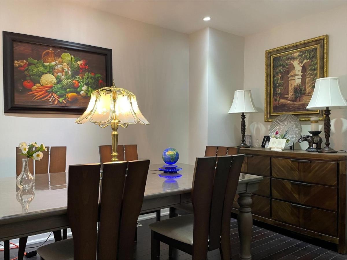 77 Nice And Warm Series Rooms โตรอนโต ภายนอก รูปภาพ