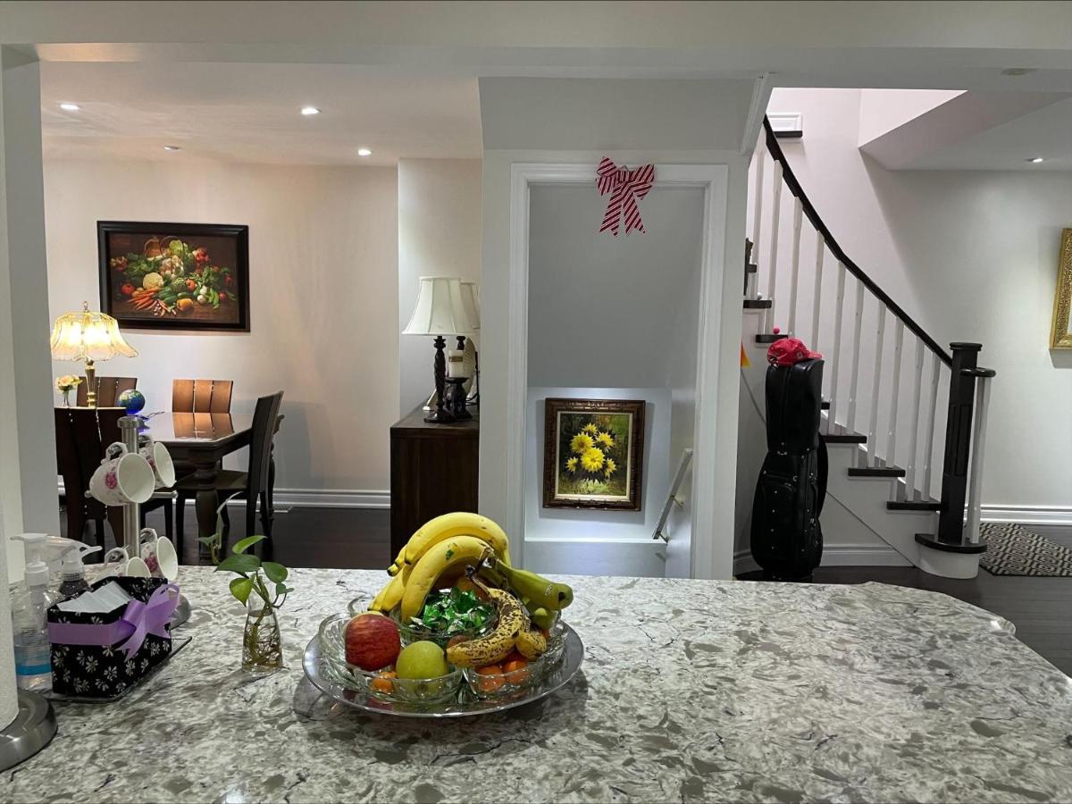 77 Nice And Warm Series Rooms โตรอนโต ภายนอก รูปภาพ