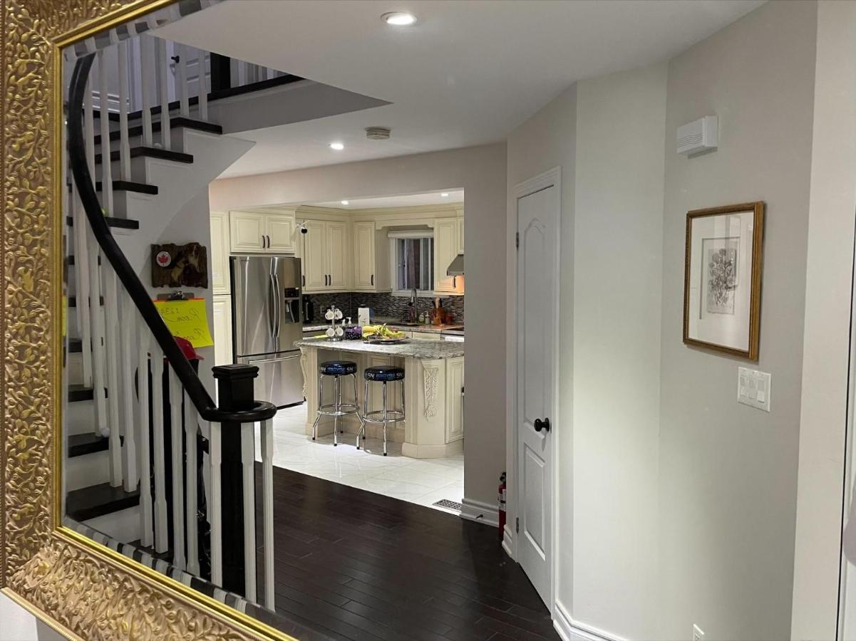 77 Nice And Warm Series Rooms โตรอนโต ภายนอก รูปภาพ