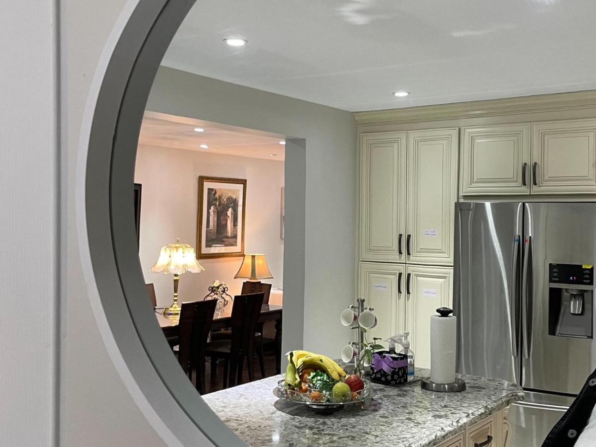 77 Nice And Warm Series Rooms โตรอนโต ภายนอก รูปภาพ