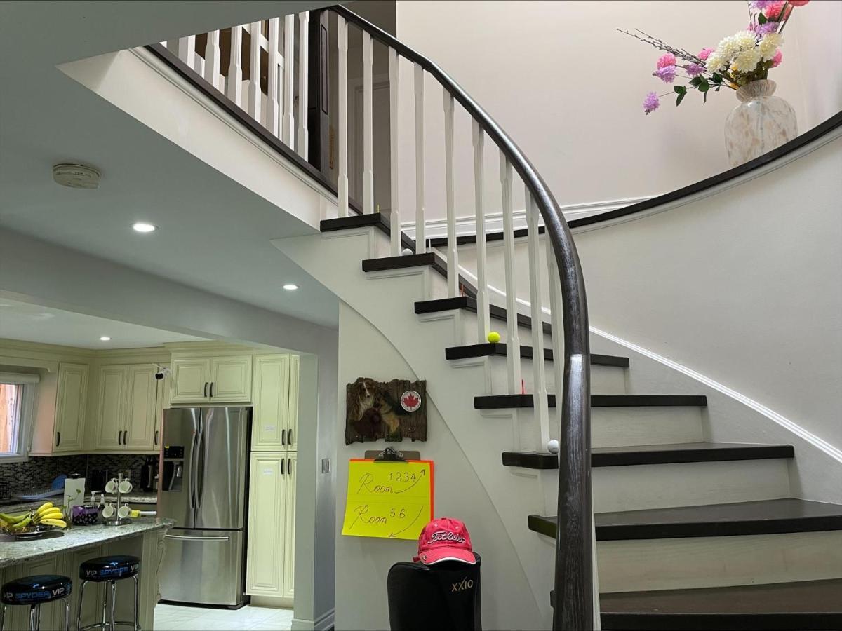 77 Nice And Warm Series Rooms โตรอนโต ภายนอก รูปภาพ